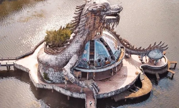 水仙湖水上乐园——顺化废弃乐园的神秘之美