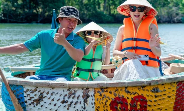 竹篮船之旅，必须湿身才够嗨